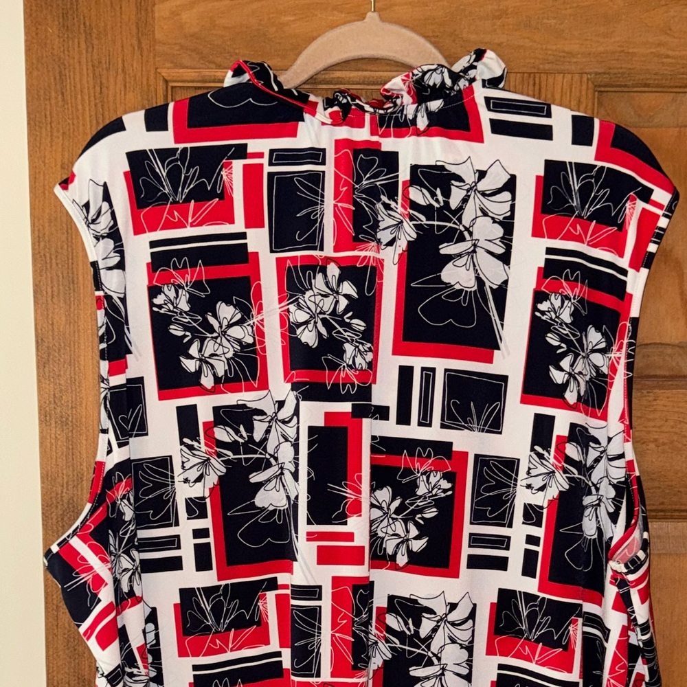 ♻️ LAST CHANCE! The Limited Red/White/Blue Floral-Geo Print Tie Neck Top - Picture 10 of 16